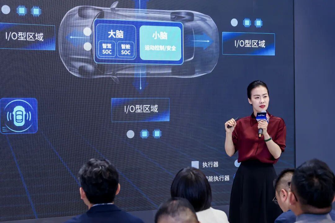 赋能中央超算E/E架构，芯驰重磅发布“中央智控小脑AMU算力基座+IO型区域控制”全套解决方案